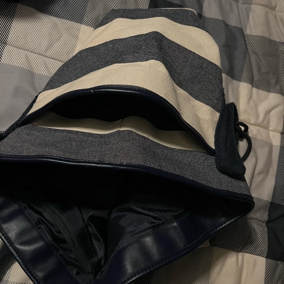 Tommy Hilfiger purse - Picture 8 of 9